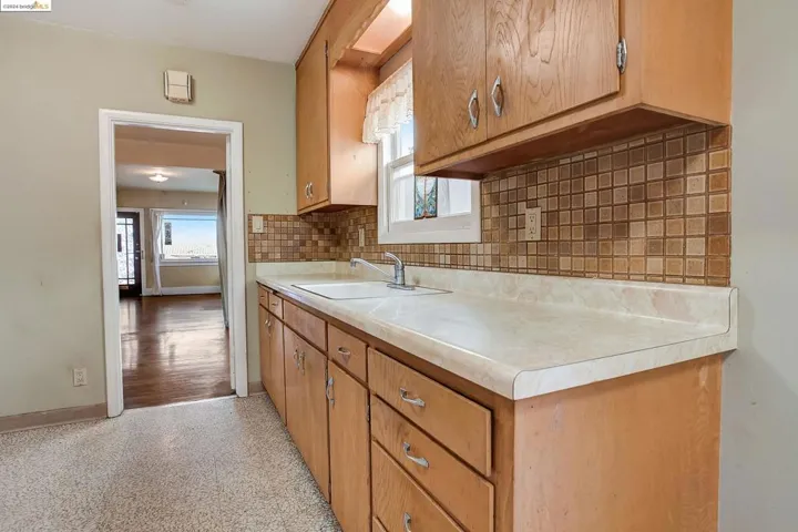 3748 High St, Oakland, California 94619