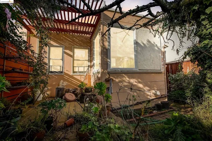 3748 High St, Oakland, California 94619