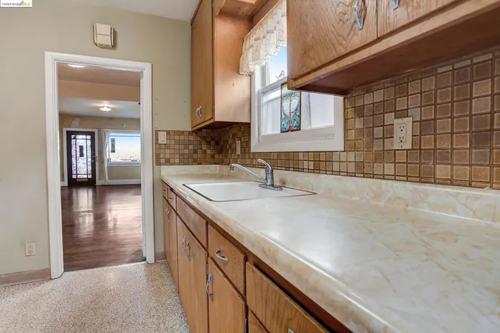 3748 High St, Oakland, California 94619