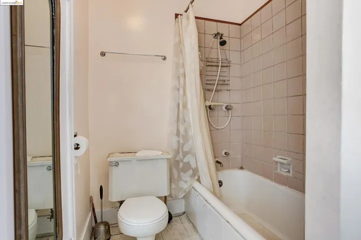 3748 High St, Oakland, California 94619