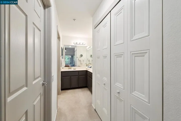 240 Caldecott Ln 217, Oakland, California 94618