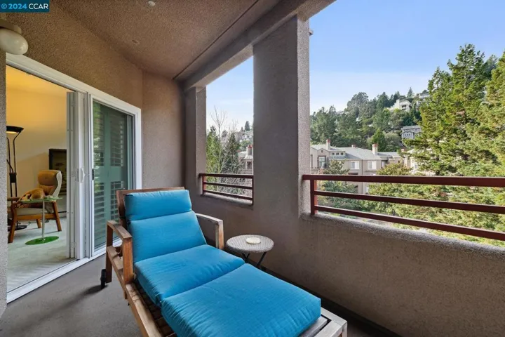 240 Caldecott Ln 217, Oakland, California 94618