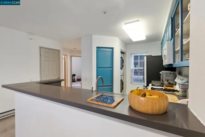 240 Caldecott Ln 217, Oakland, California 94618