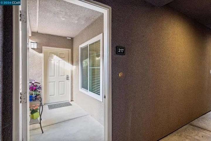 240 Caldecott Ln 217, Oakland, California 94618