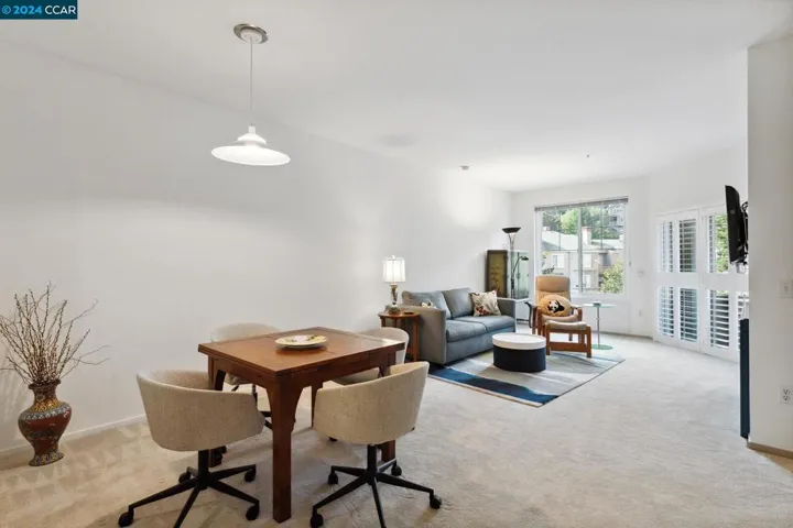 240 Caldecott Ln 217, Oakland, California 94618