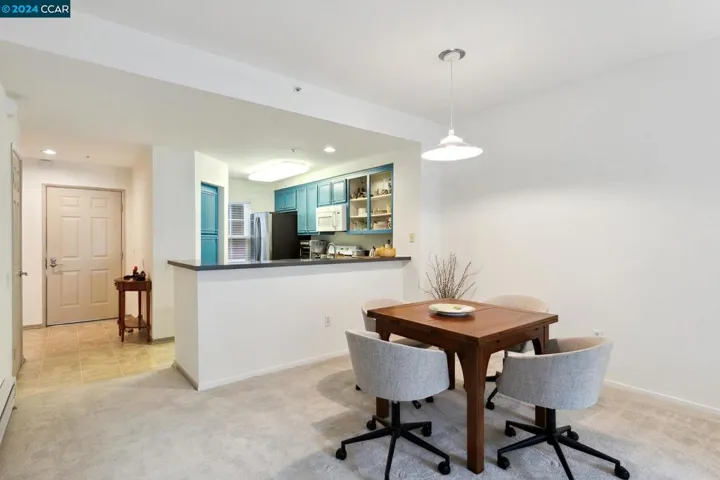 240 Caldecott Ln 217, Oakland, California 94618