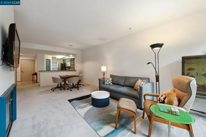 240 Caldecott Ln 217, Oakland, California 94618