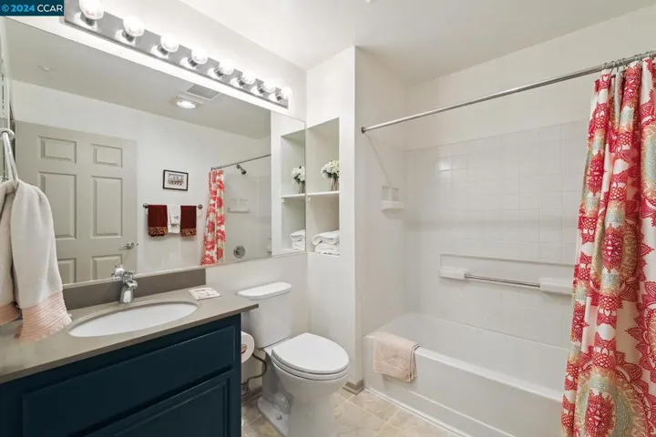 240 Caldecott Ln 217, Oakland, California 94618