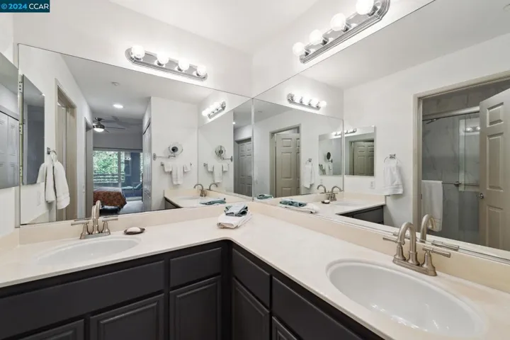 240 Caldecott Ln 217, Oakland, California 94618