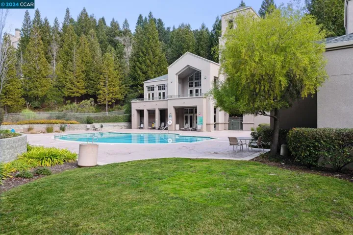 240 Caldecott Ln 217, Oakland, California 94618