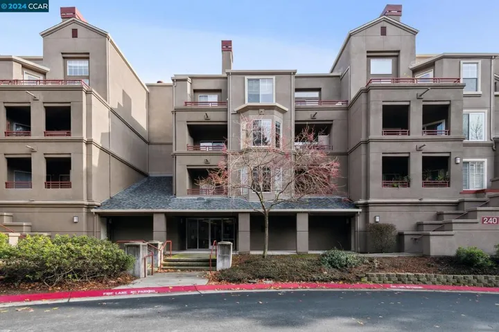 240 Caldecott Ln 217, Oakland, California 94618