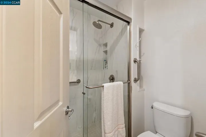 240 Caldecott Ln 217, Oakland, California 94618