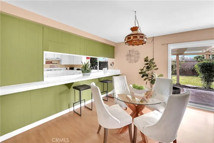 Informal dining next to the breakfast bar