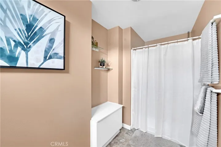 Unique tub, need to come by and see it.