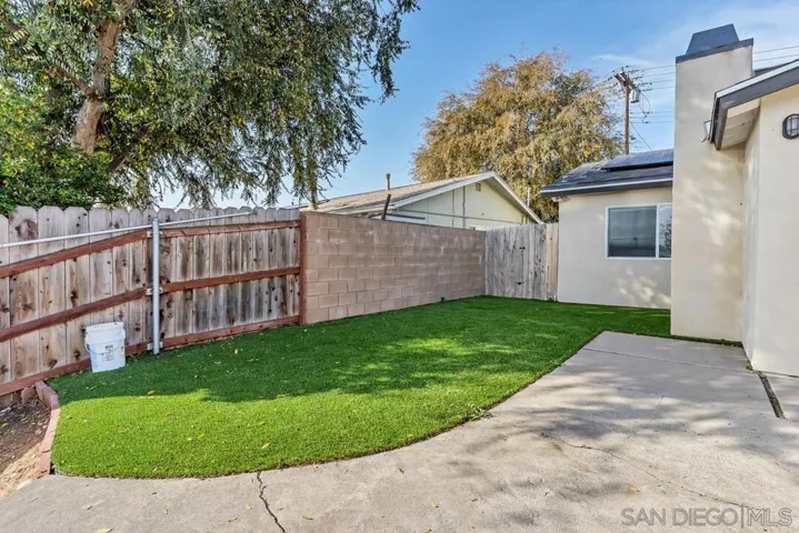 9357 Burning Tree Way, Santee, California 92071