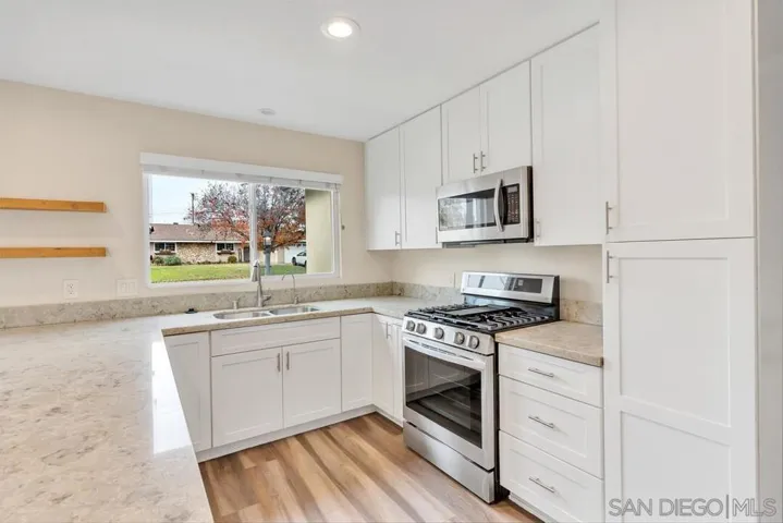 9357 Burning Tree Way, Santee, California 92071
