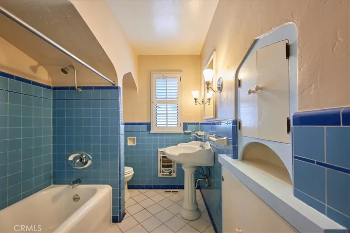 2575 2nd Street, La Verne, California 91750