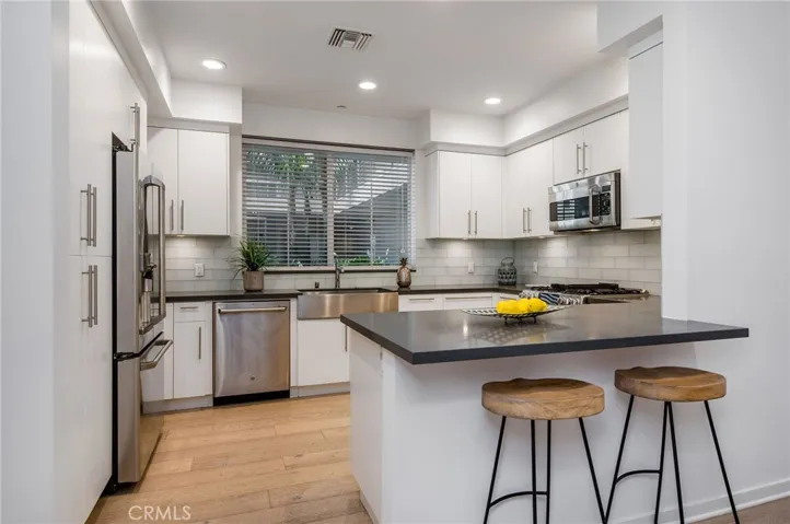 4240 Laurel Canyon Boulevard 106, Studio City, California 91604