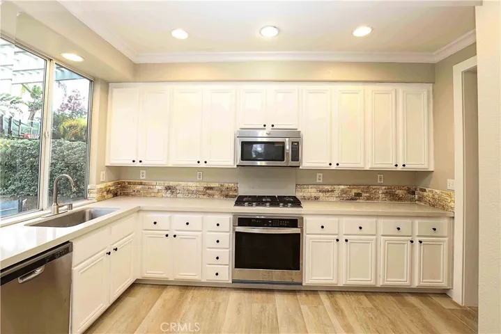 4445 Leonard Way, Corona, California 92883