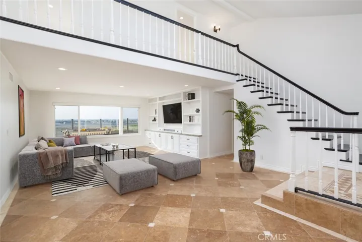1861 Parkview Circle, Costa Mesa, California 92627