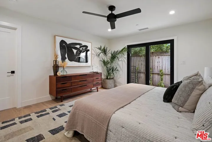 977 S Lake Street, Los Angeles, California 90291