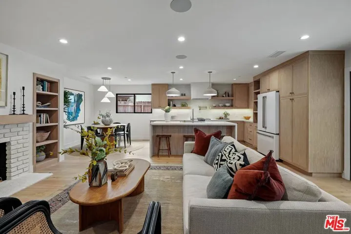 977 S Lake Street, Los Angeles, California 90291