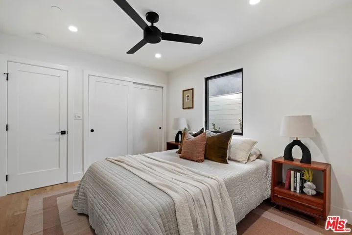 977 S Lake Street, Los Angeles, California 90291