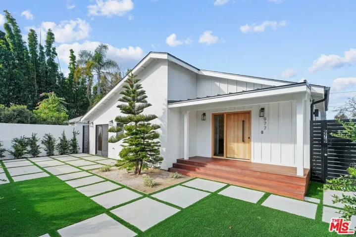 977 S Lake Street, Los Angeles, California 90291