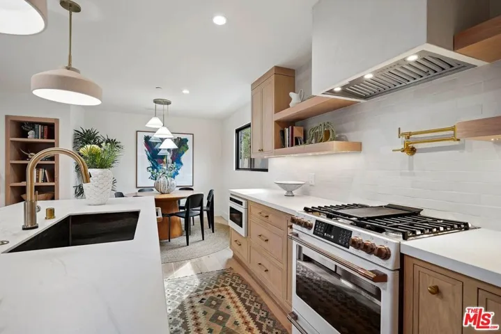 977 S Lake Street, Los Angeles, California 90291