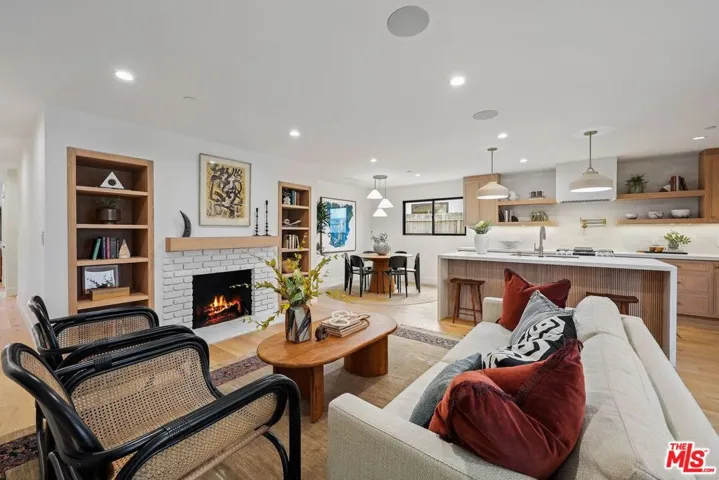 977 S Lake Street, Los Angeles, California 90291