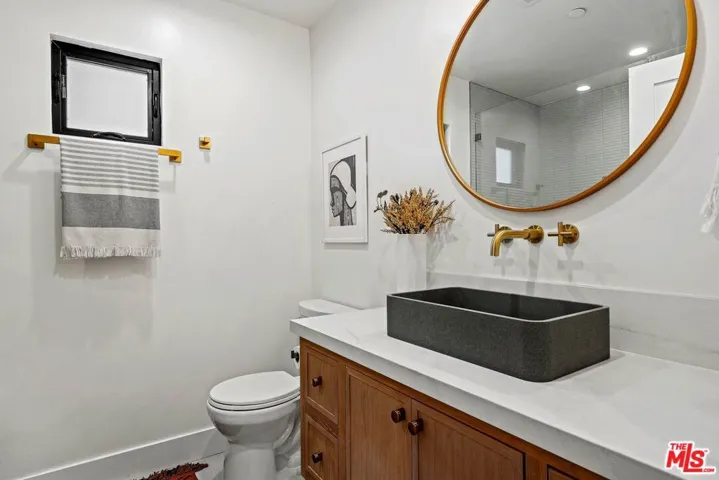 977 S Lake Street, Los Angeles, California 90291