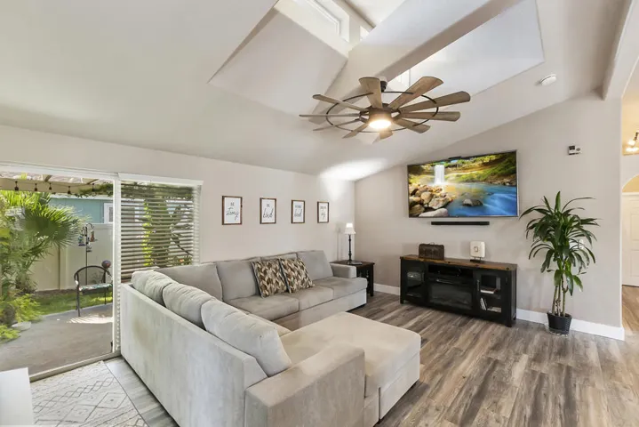 002_Living Room