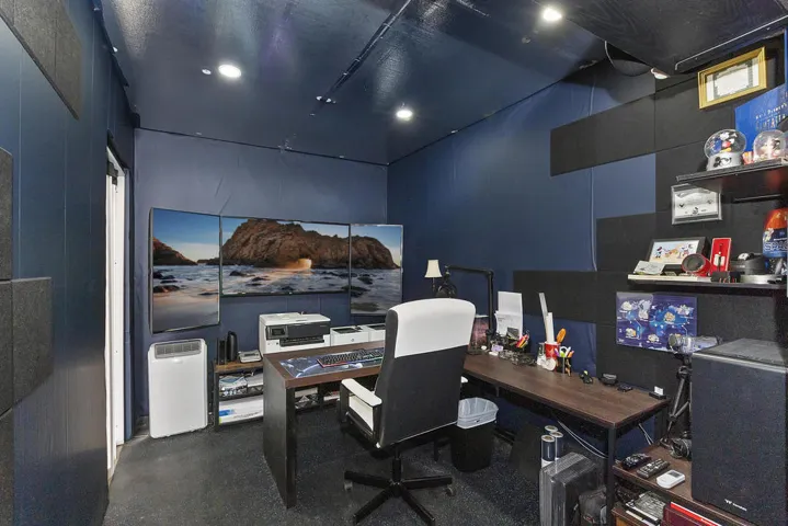 036_Studio