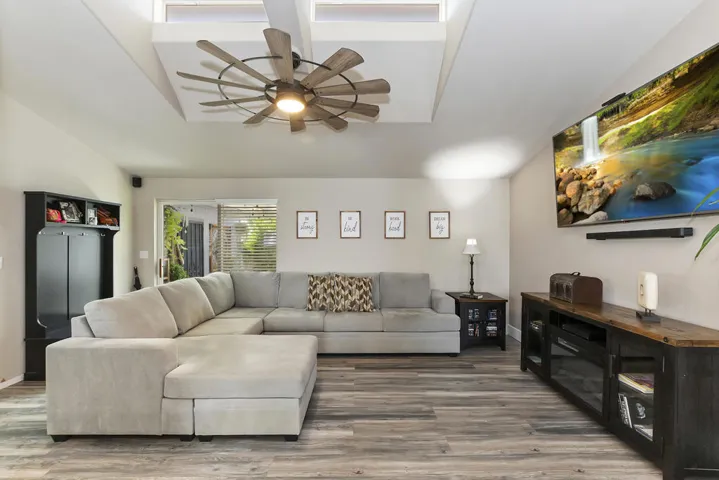 006_Living Room