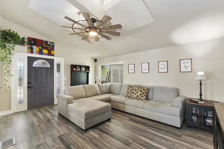 005_Living Room