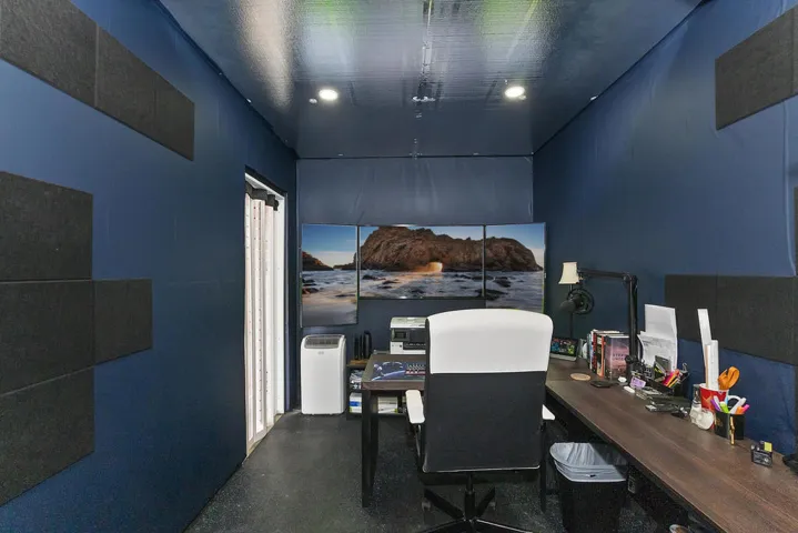 037_Studio
