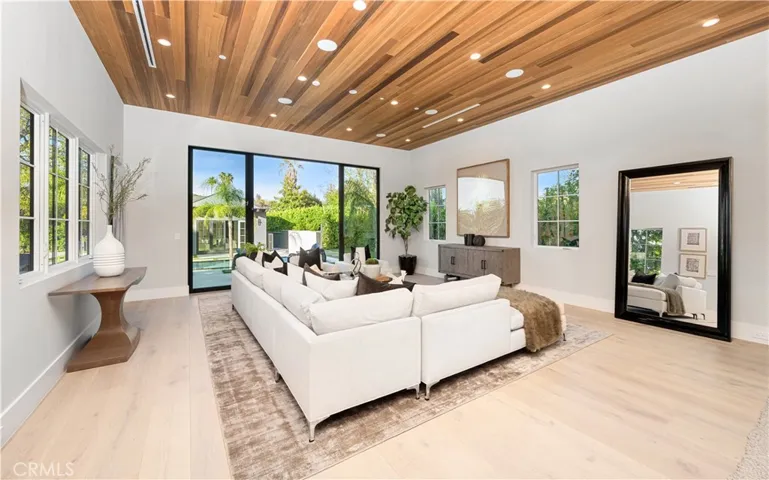20511 Wells Drive, Woodland Hills, California 91364