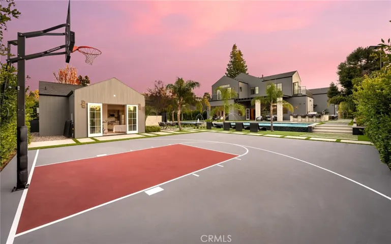 20511 Wells Drive, Woodland Hills, California 91364