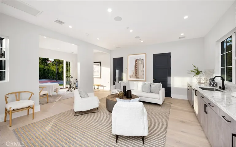 20511 Wells Drive, Woodland Hills, California 91364