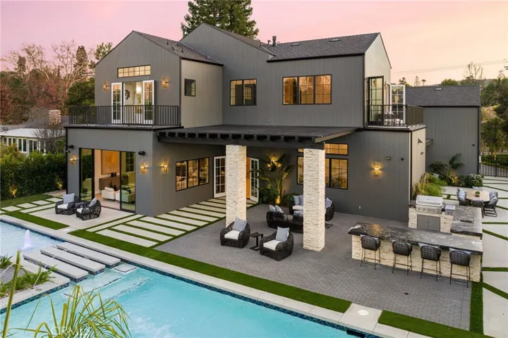 20511 Wells Drive, Woodland Hills, California 91364