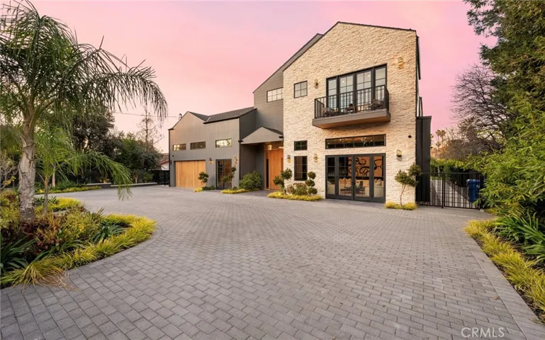 20511 Wells Drive, Woodland Hills, California 91364