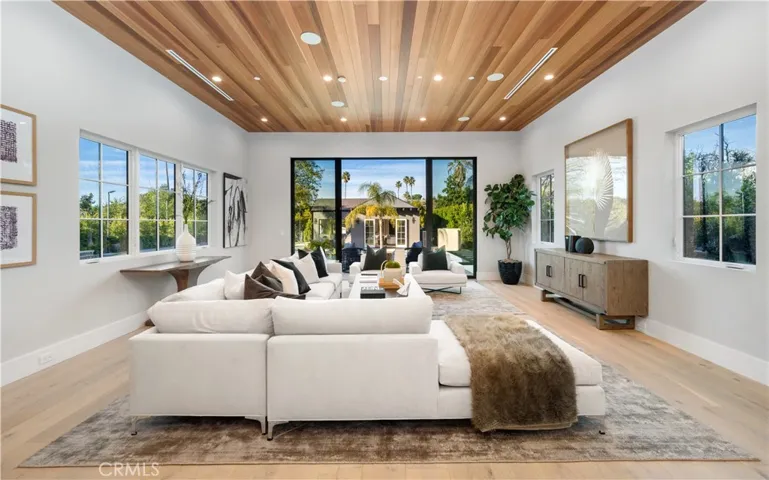 20511 Wells Drive, Woodland Hills, California 91364
