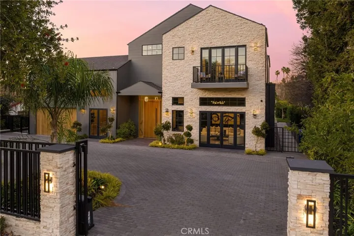 20511 Wells Drive, Woodland Hills, California 91364