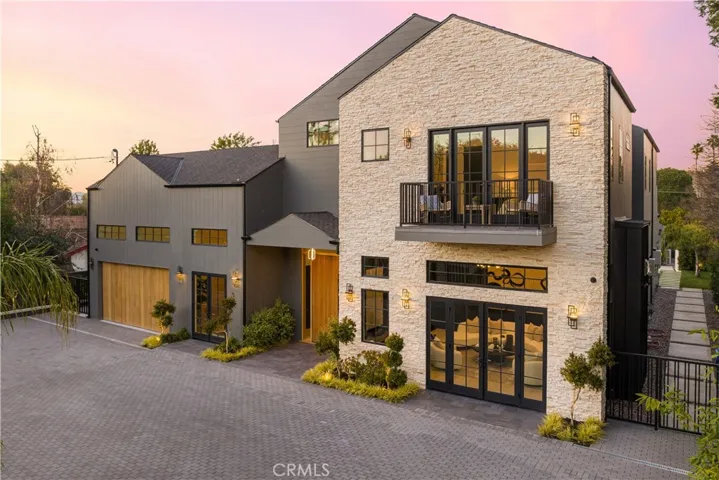 20511 Wells Drive, Woodland Hills, California 91364