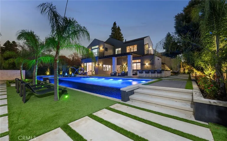 20511 Wells Drive, Woodland Hills, California 91364