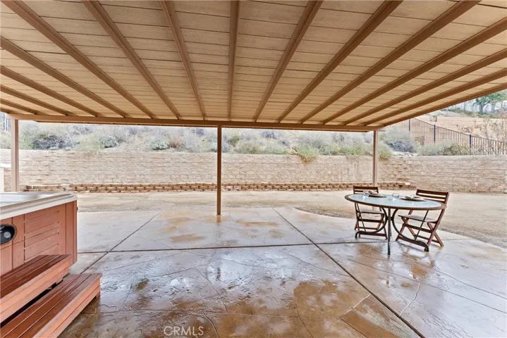 Oversized yard - tons of opportunity~