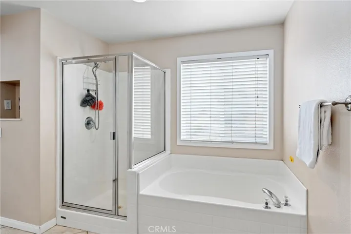 Primary bedroom en-suite bathroom