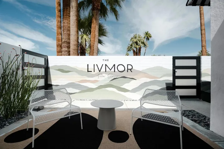LIVMORe - Chairs Last Before Final