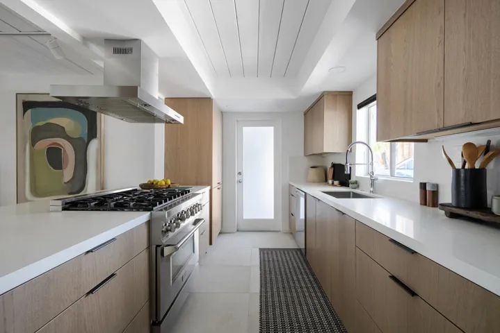 LIVmore-Kitchen Straight Shot