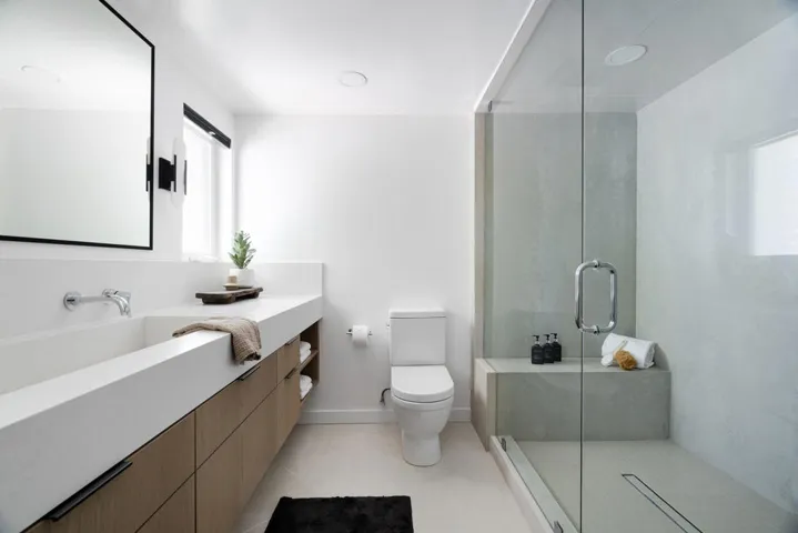 LIVMORE-bathroom